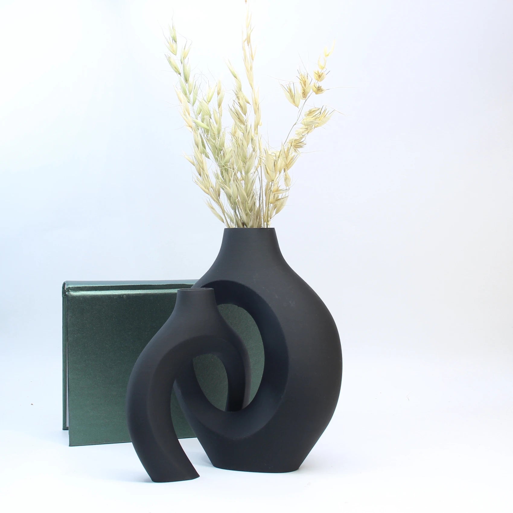 Set of Hugging Vase Ornaments